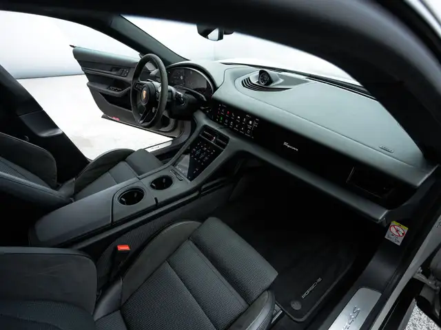 Porsche Taycan 4S Cross Turismo Ansicht 32