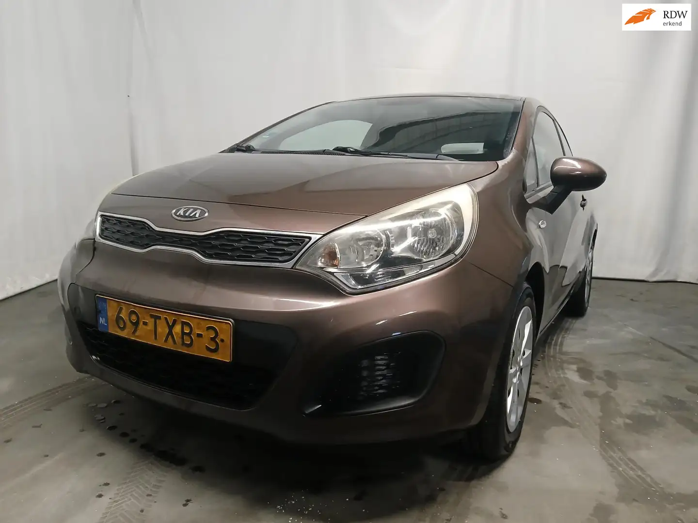 Kia Rio 1.1 CRDi Comfort Pack - Schade Bruin - 1