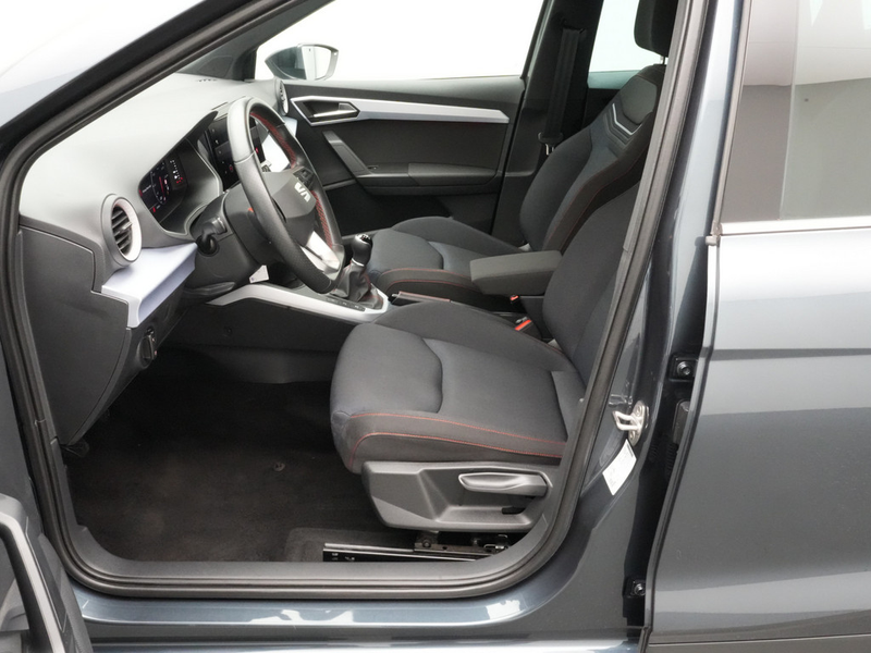 SEAT Arona FR ACC NAVI SHZ KLIMA LED PDC CARPLAY — photo 9