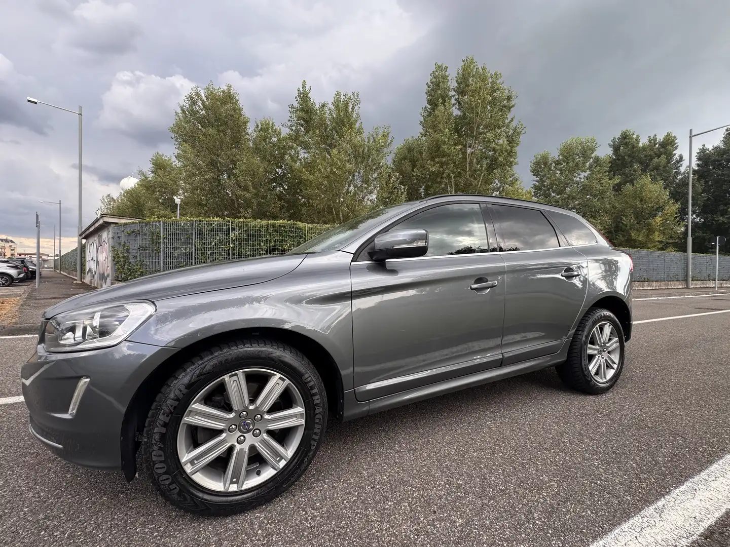 Volvo XC60 2.0 d4 R-design Kinetic 163cv geartronic - 1