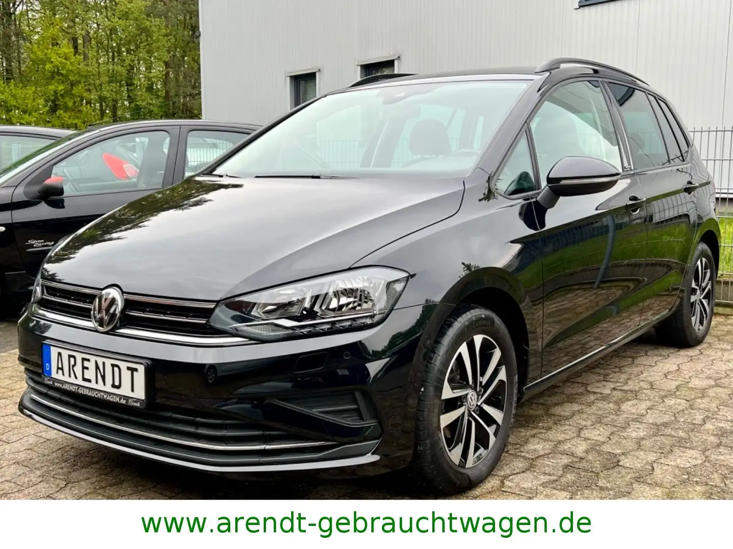 Volkswagen Golf Sportsvan VII IQ.DRIVE*SHZ/AHK/PDC/ACC* Zwart - 1