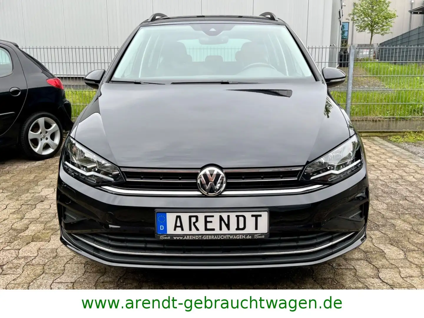 Volkswagen Golf Sportsvan VII IQ.DRIVE*SHZ/AHK/PDC/ACC* Zwart - 2