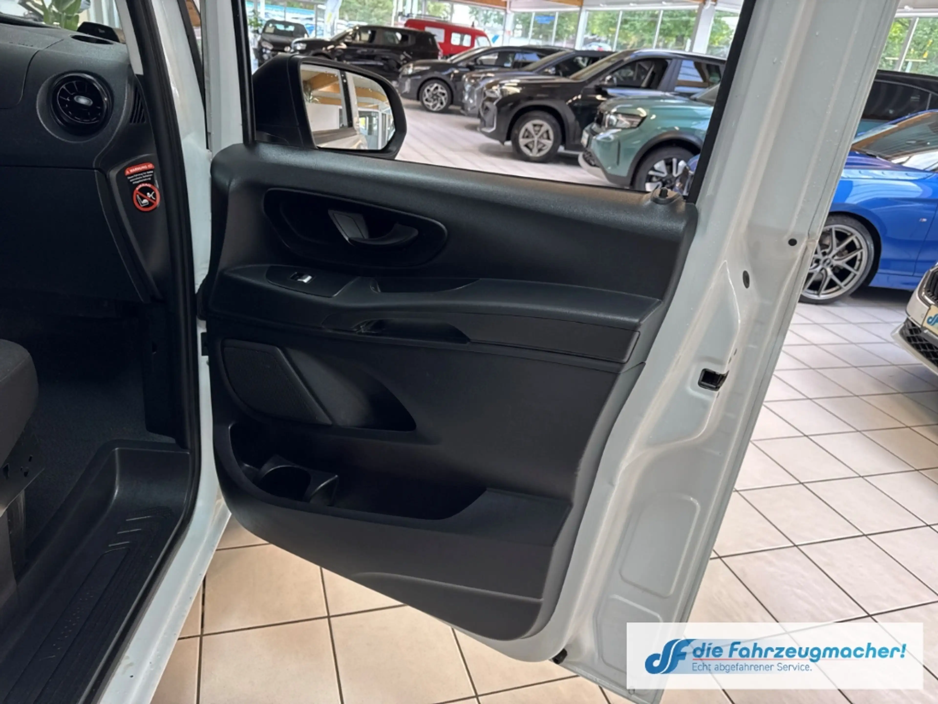 Mercedes-Benz Vito Kasten 116 CDI 4x4 lang AHK Navi DAB *EXPORT — photo 9
