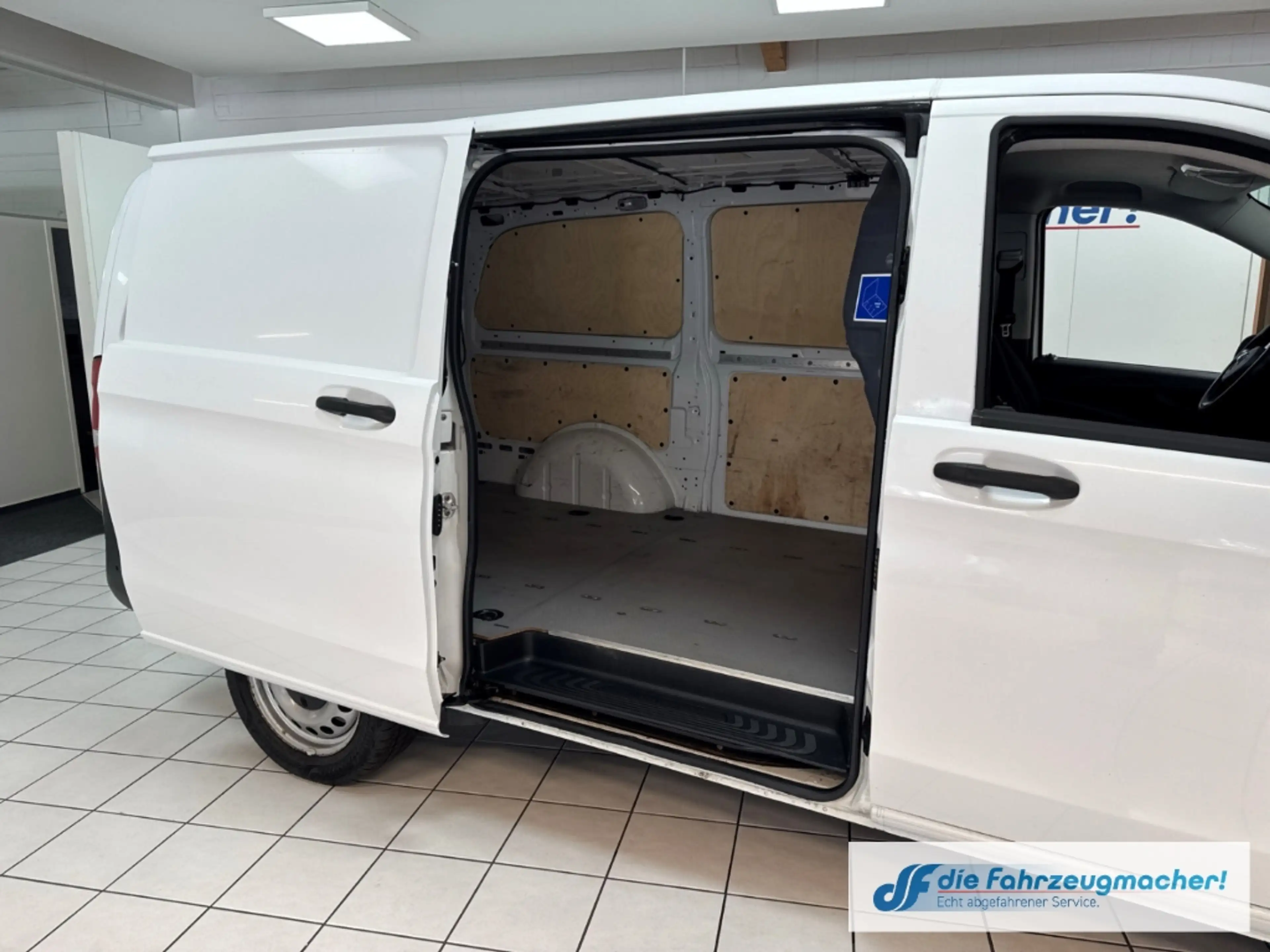 Mercedes-Benz Vito Kasten 116 CDI 4x4 lang AHK Navi DAB *EXPORT — photo 10