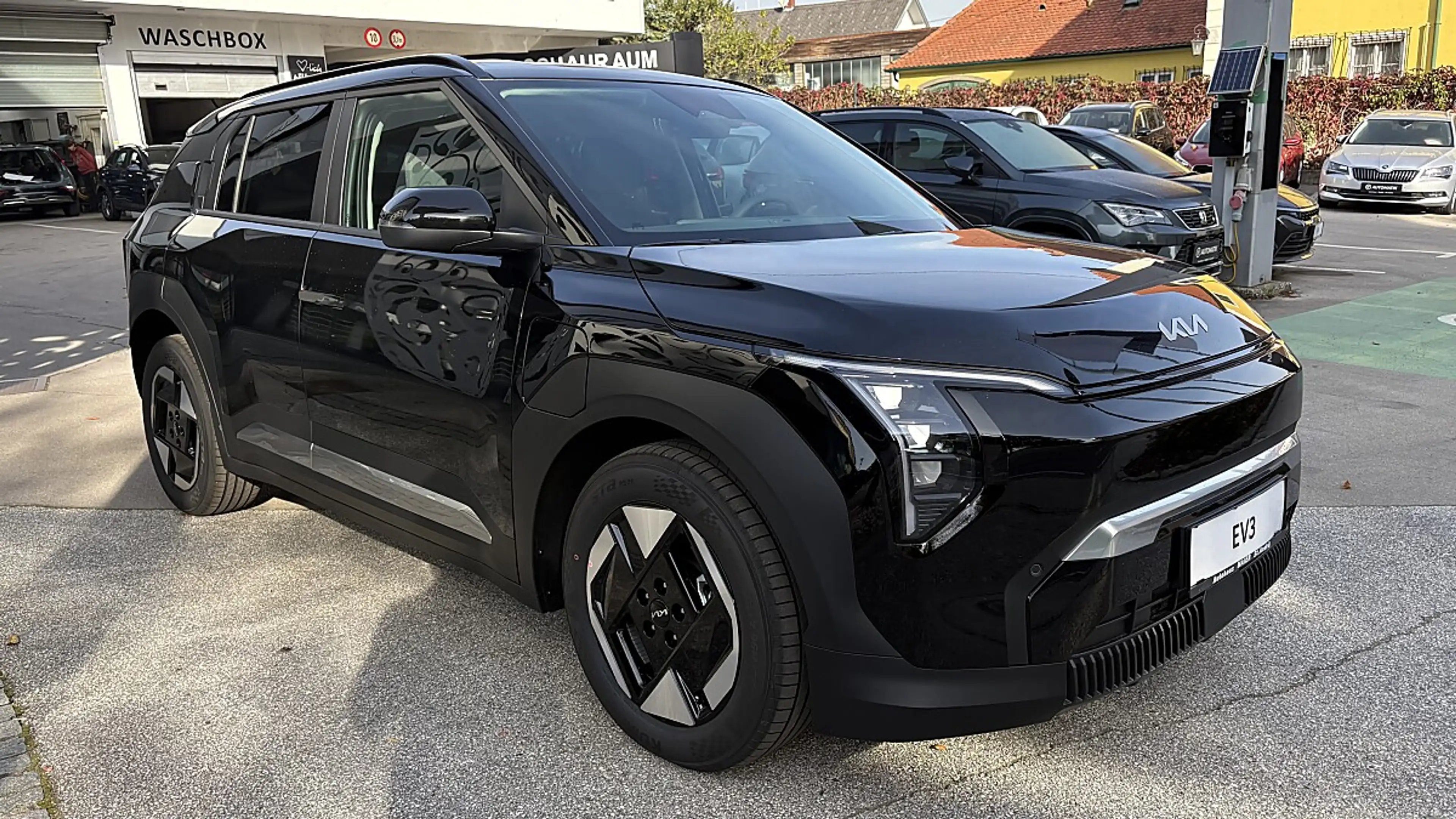 Kia EV3 FWD 81,4kWh Long Range Earth — photo 2