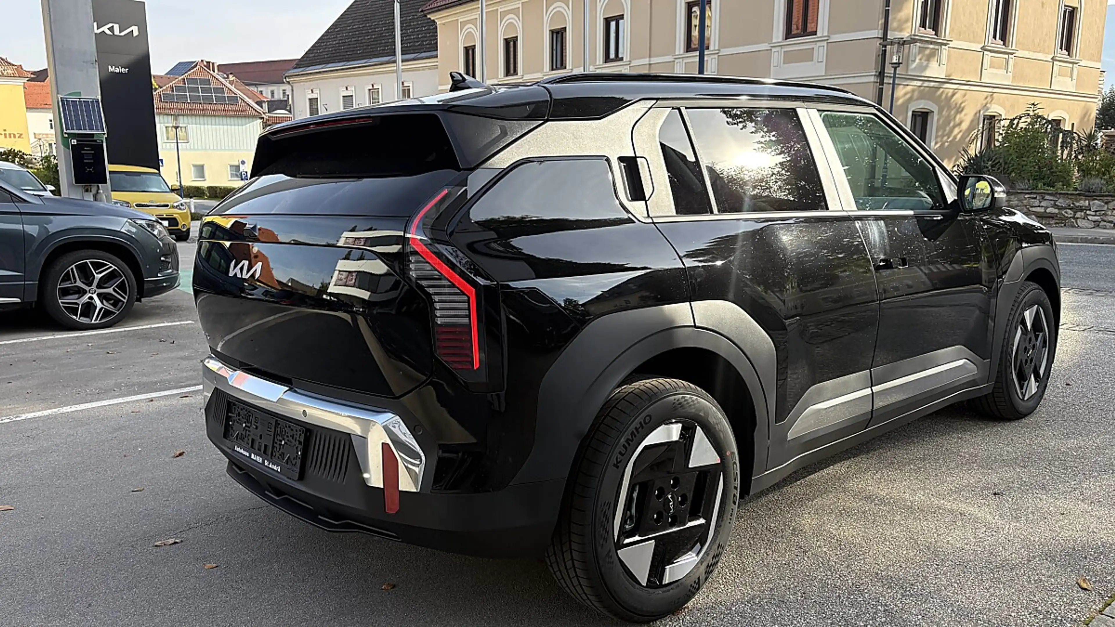 Kia EV3 FWD 81,4kWh Long Range Earth — photo 3