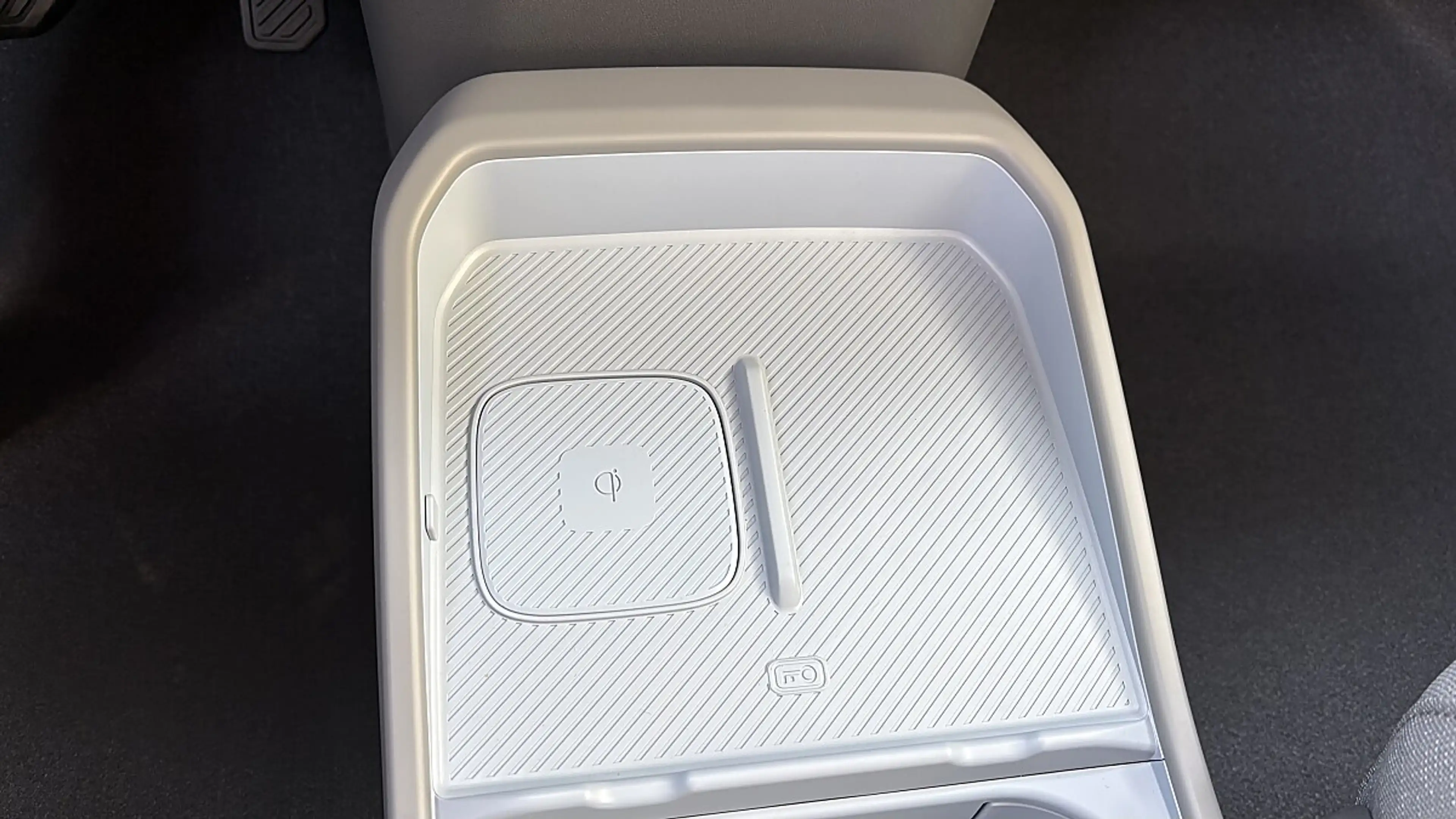 Kia EV3 FWD 81,4kWh Long Range Earth — photo 10