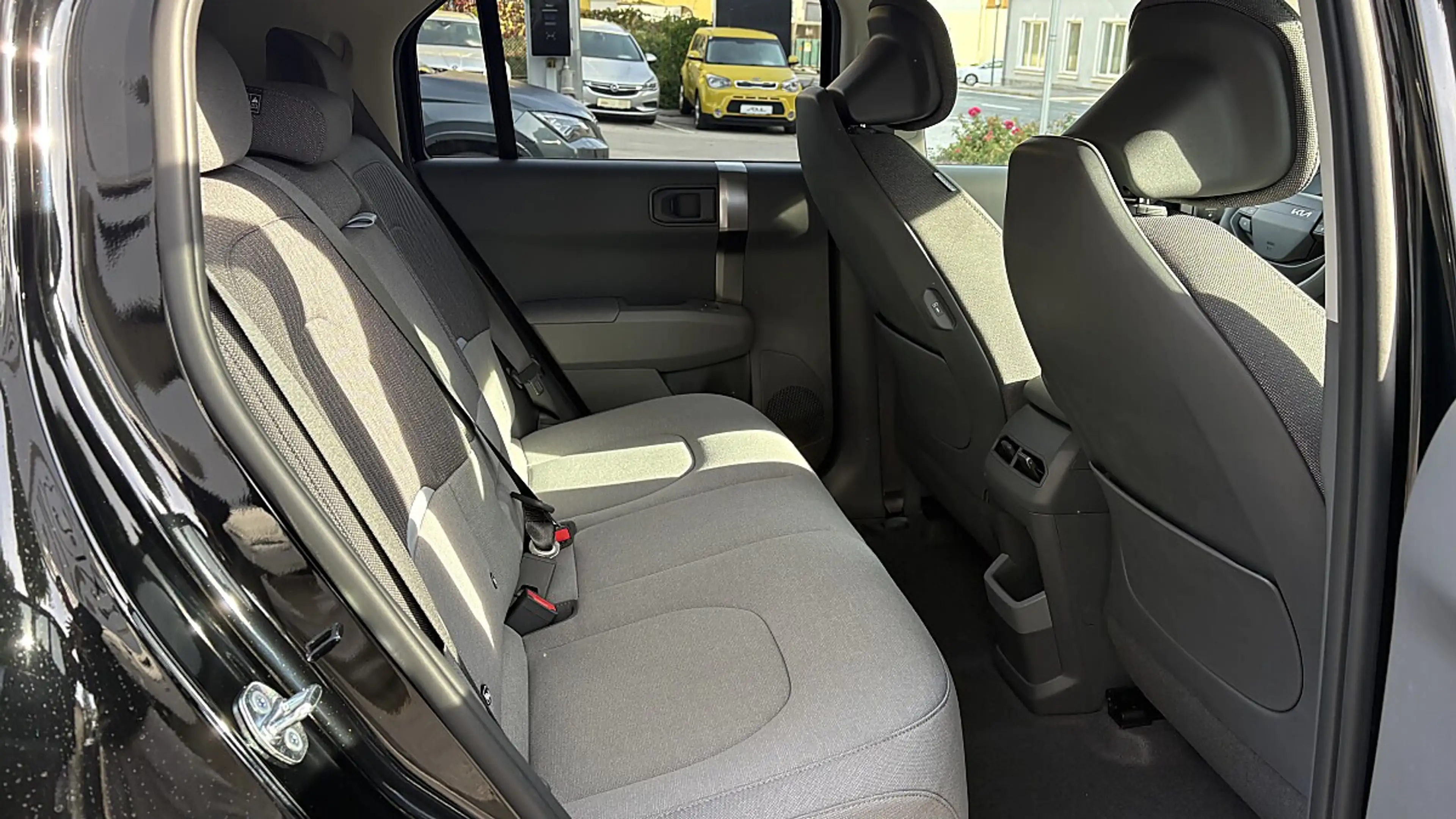 Kia EV3 FWD 81,4kWh Long Range Earth — photo 7