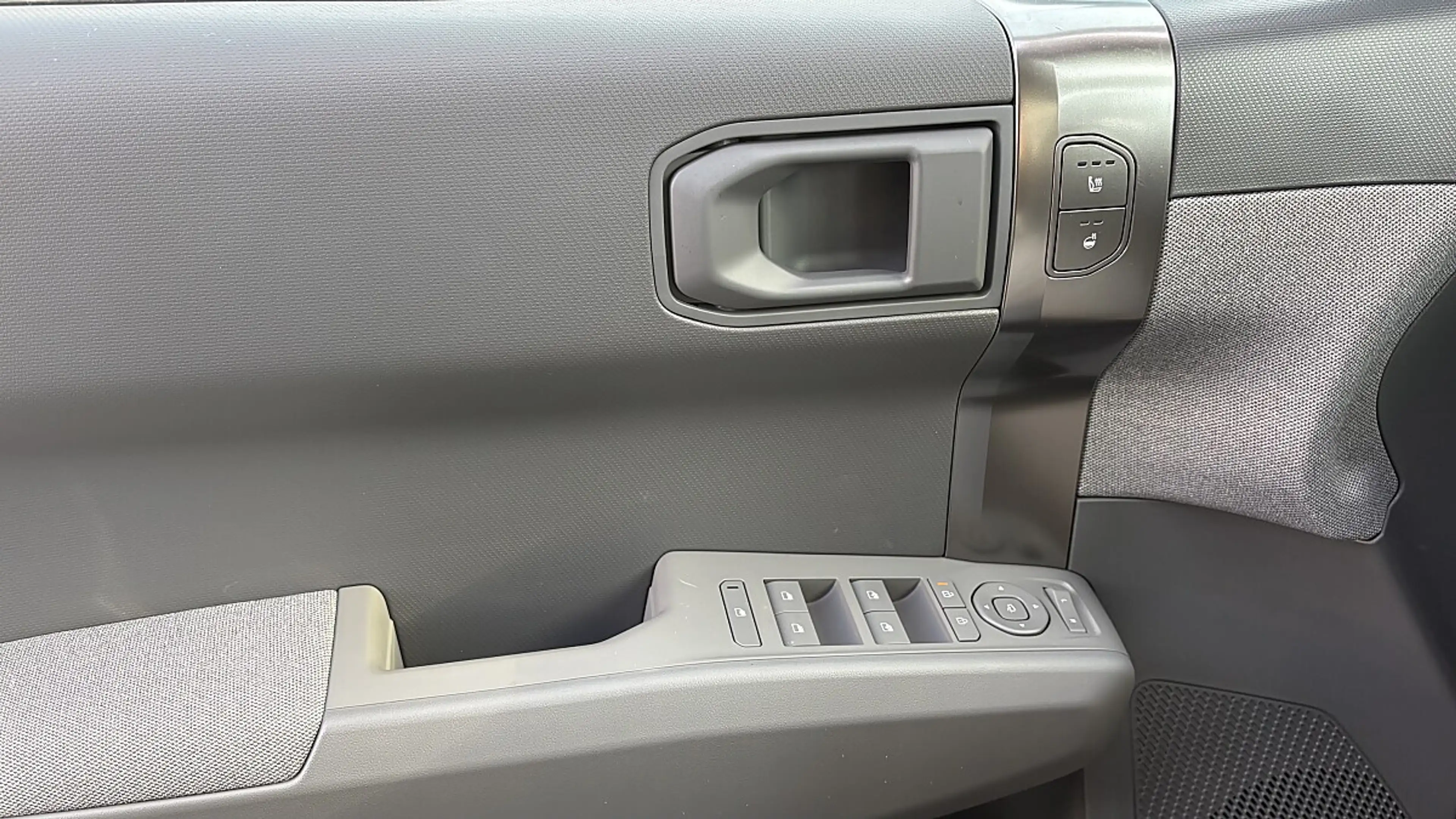 Kia EV3 FWD 81,4kWh Long Range Earth — photo 9