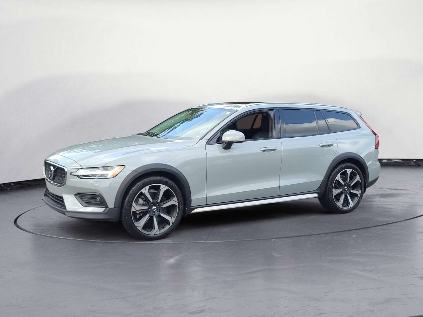 2025 Volvo V60 Cross Country B5 AWD Ultra - Mild Hybrid Wagon