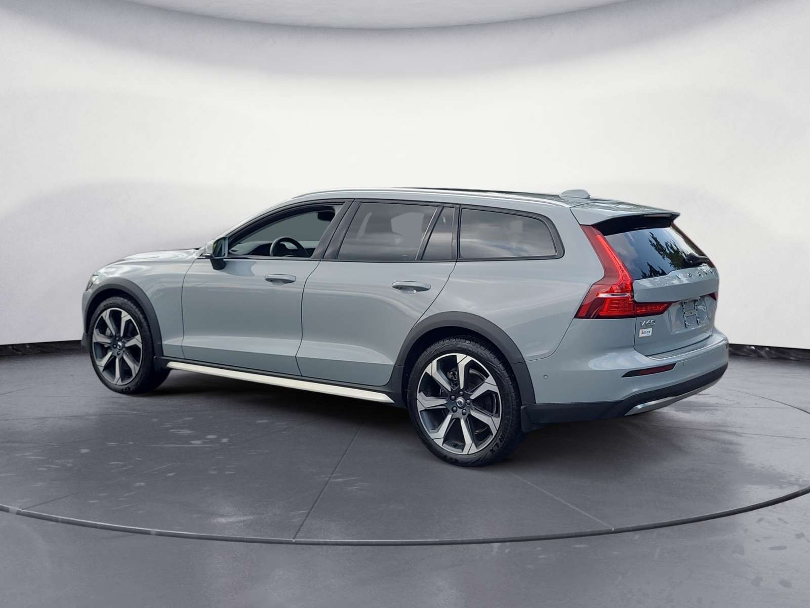 2025 Volvo V60 Cross Country
