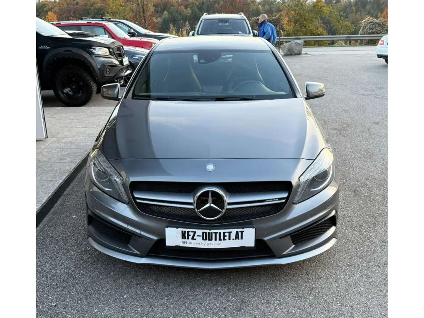 Mercedes-Benz A 45 AMG 4Matic Aut.*R-Kamera*Navi*SHZ*AMG Performance* Grau - 2