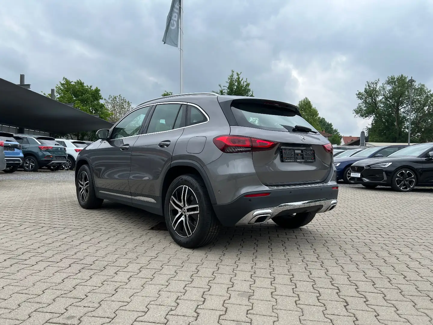 Mercedes-Benz GLA 200 d 4Matic Progressive *LED Leder Pano Kam Gris - 2