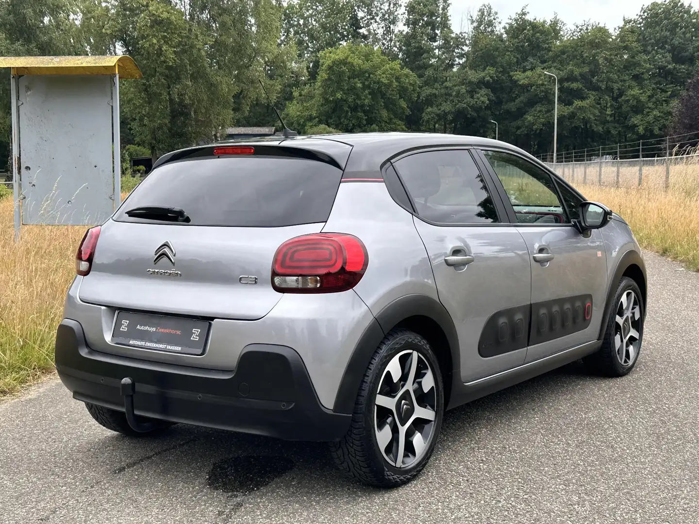 Citroen C3 1.2 PureTech S&S Shine ELLE – Luxe special edition Gris - 2