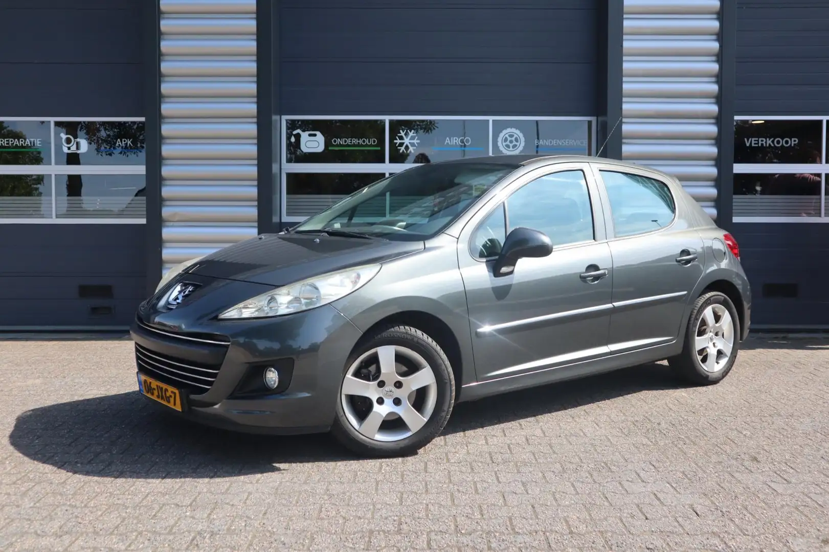 Peugeot 207 1.6 VTi Première Gris - 1