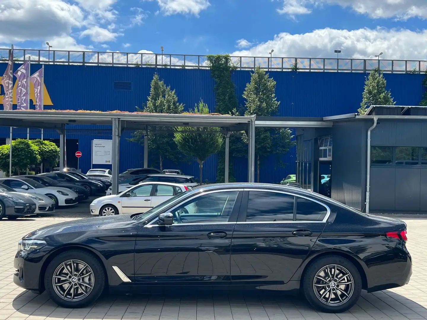 BMW 530 dA xDrive Lim.*LEDER-AHK-BUSINESS-KAMERA* Zwart - 2