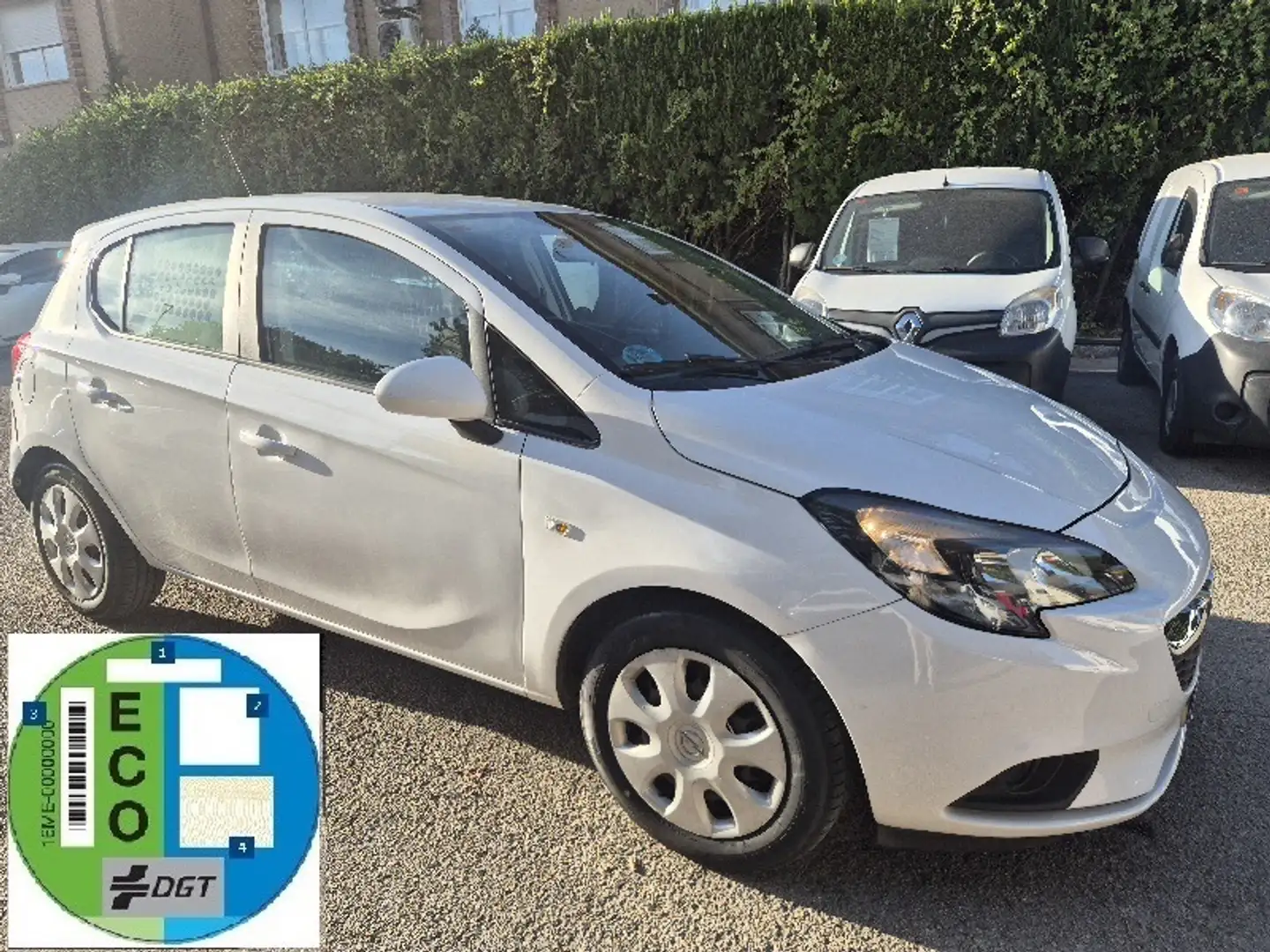 Opel Corsa Pequeño Manual de 3 Puertas Blanco - 2