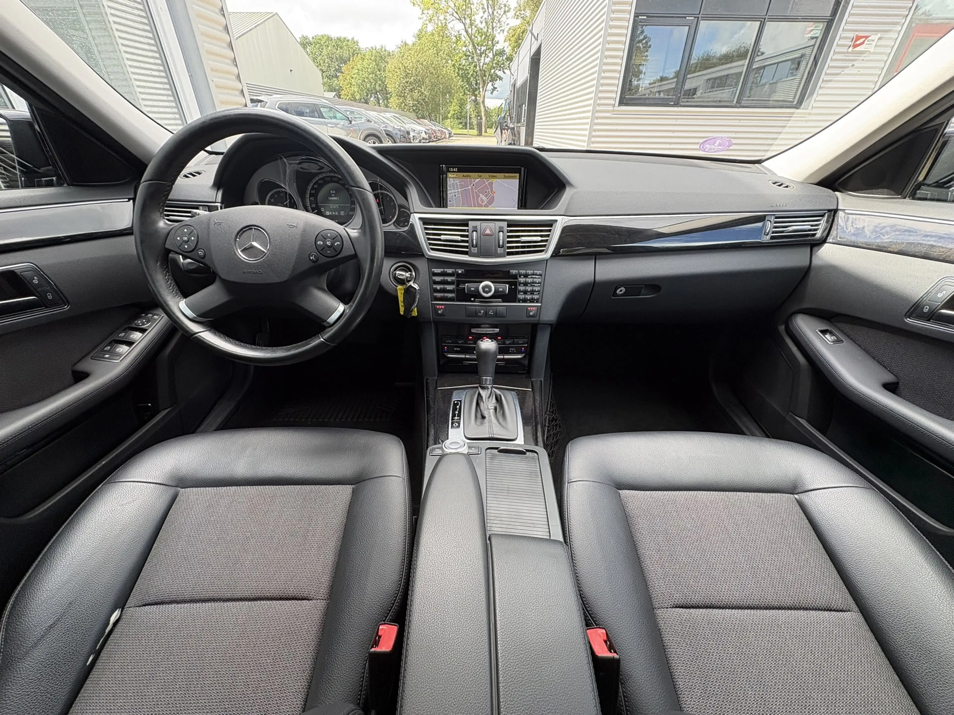 Mercedes-Benz E 200 CGI Avantgarde -CLIMA-CRUISE-STOELVERWARMING-TREKH — photo 13