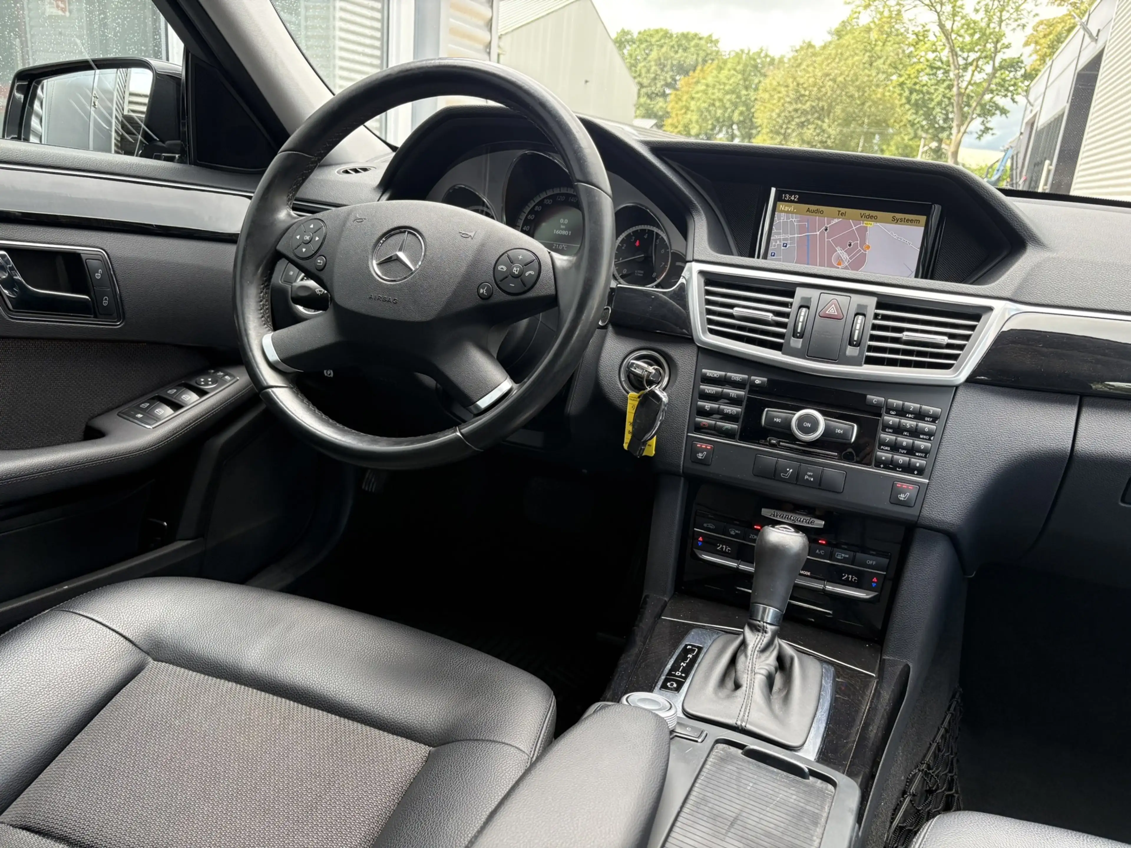 Mercedes-Benz E 200 CGI Avantgarde -CLIMA-CRUISE-STOELVERWARMING-TREKH — photo 14