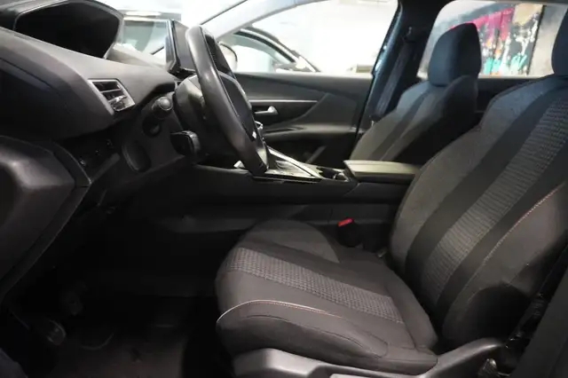 Peugeot 5008 view 8