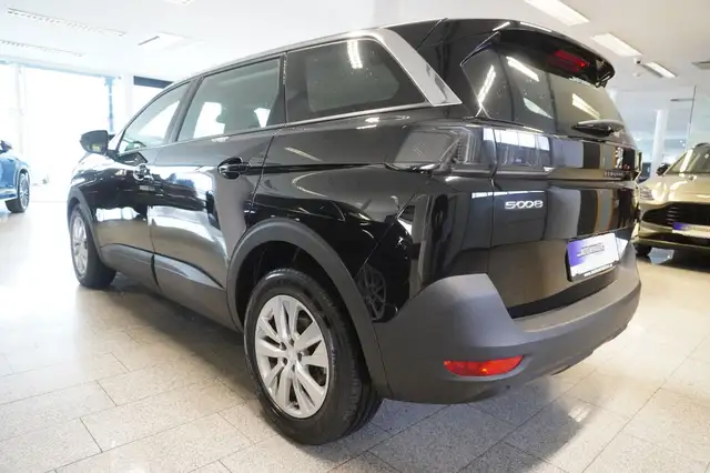 Peugeot 5008 view 4