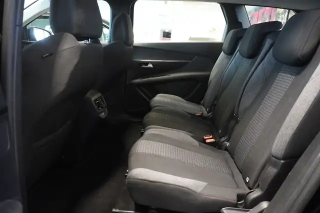 Peugeot 5008 view 9