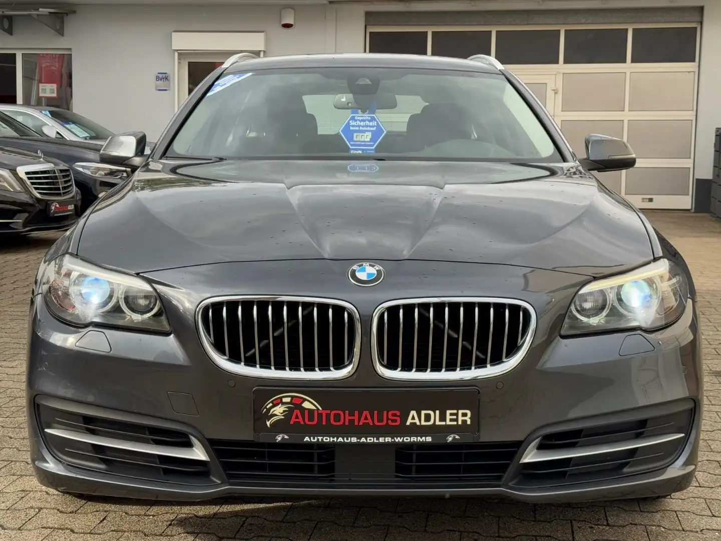 BMW 520 d Kombi*2HD*AUTOM*KAMER*STH*HUD*XEN*ACC*SPURH Grau - 2