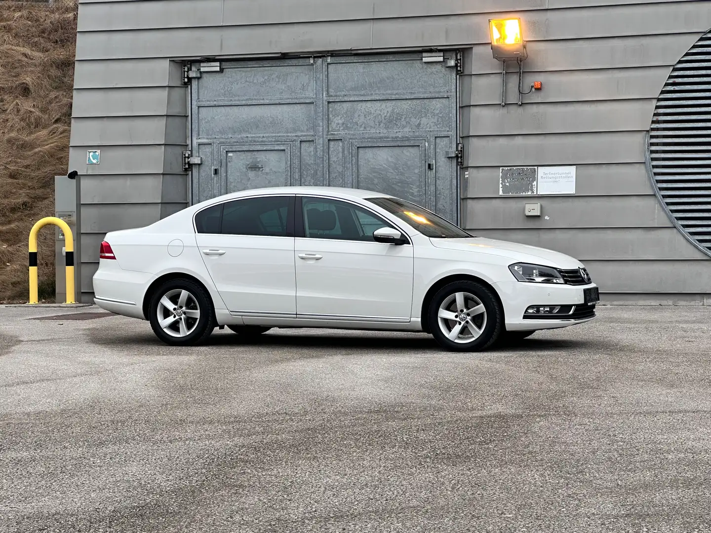 Volkswagen Passat Comfortline EcoFuel Weiß - 2