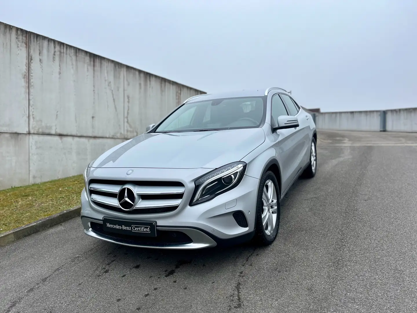 Mercedes-Benz GLA 200 d Gris - 1