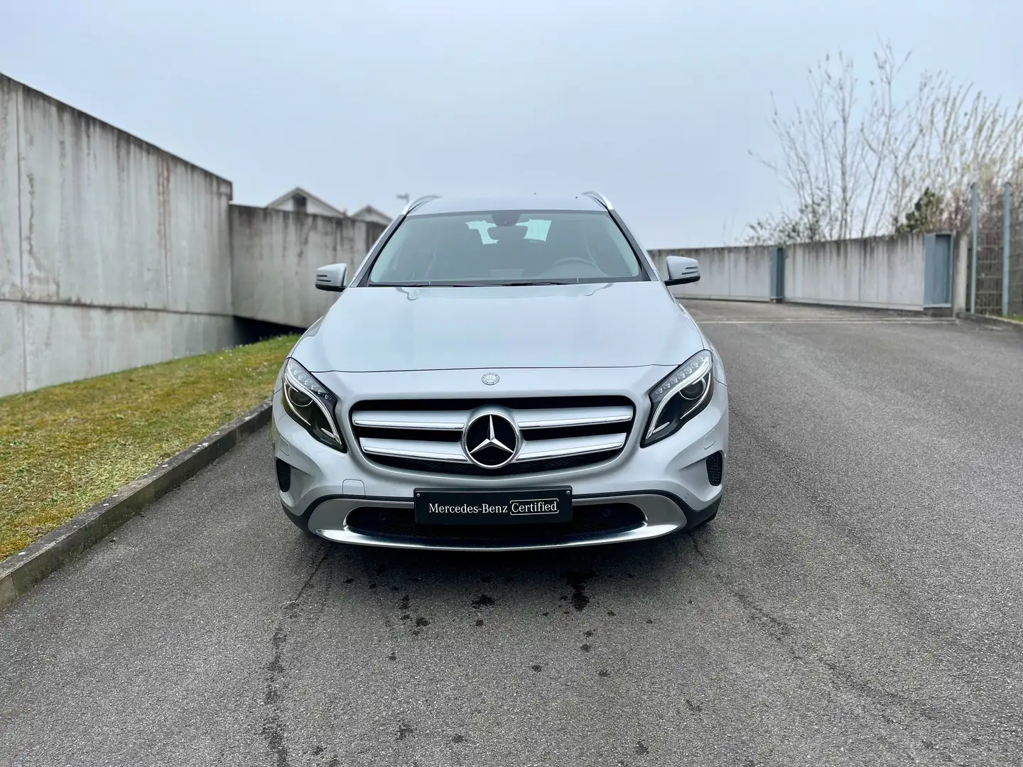 Mercedes-Benz GLA 200 d Gris - 2
