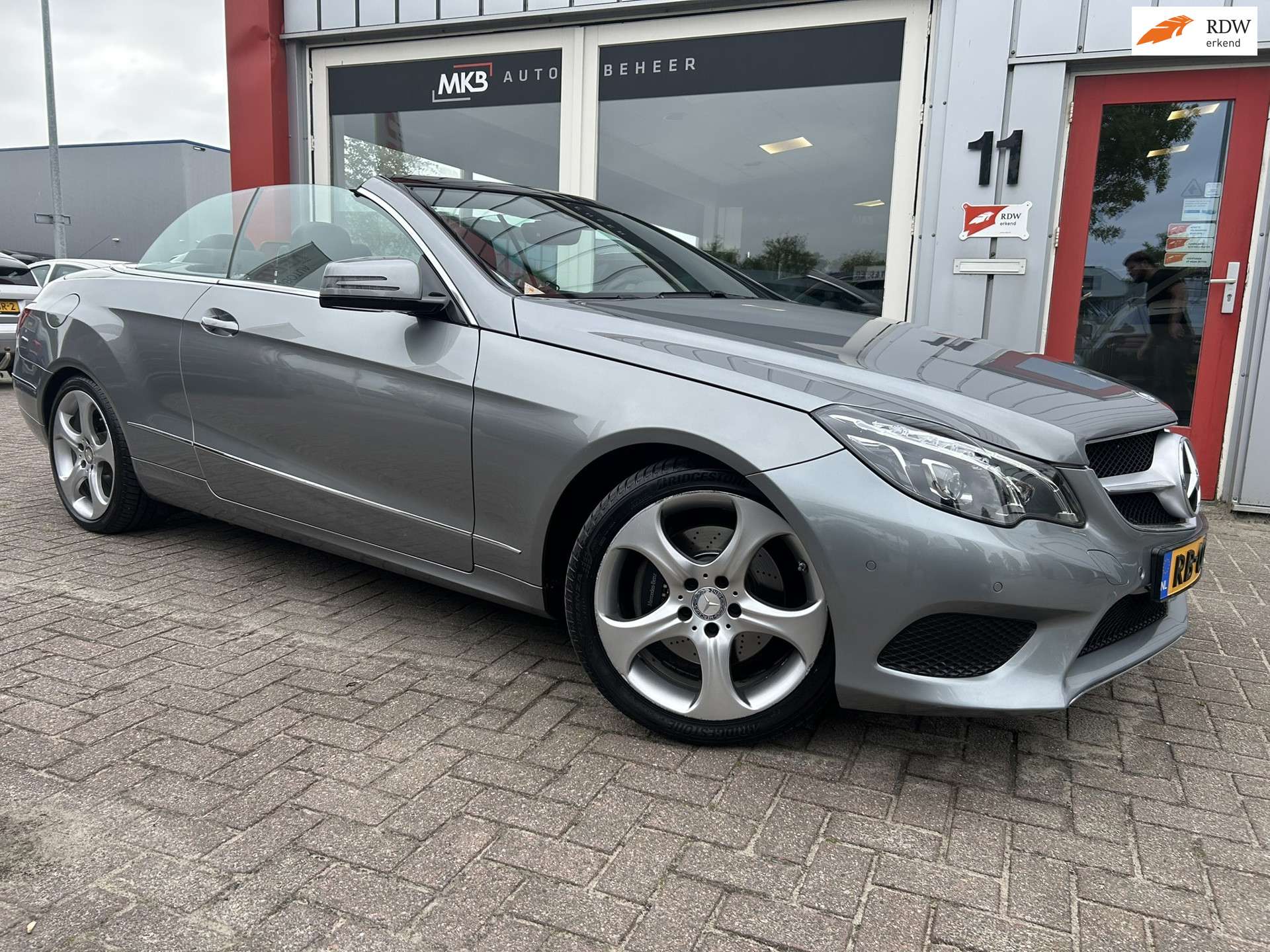Mercedes-Benz E 200