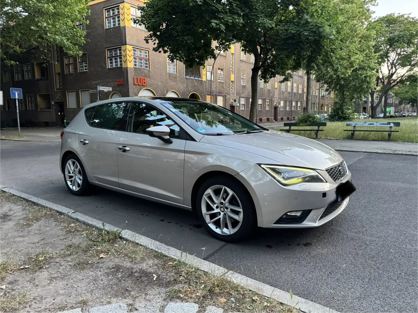 SEAT Leon Style 1.2 TSI AUTOMATIK Beige - 1