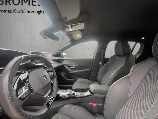 Peugeot 208 view 9