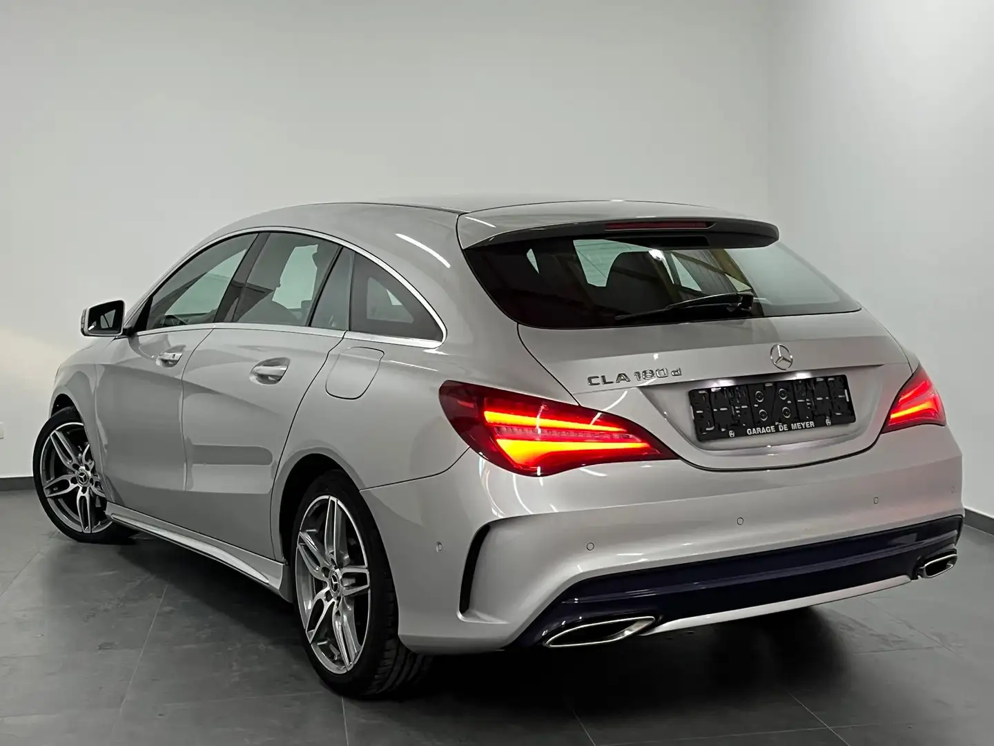 Mercedes-Benz CLA 180 d - Boite Auto - PACK AMG - Xenon - Navi - Euro 6b Srebrny - 2