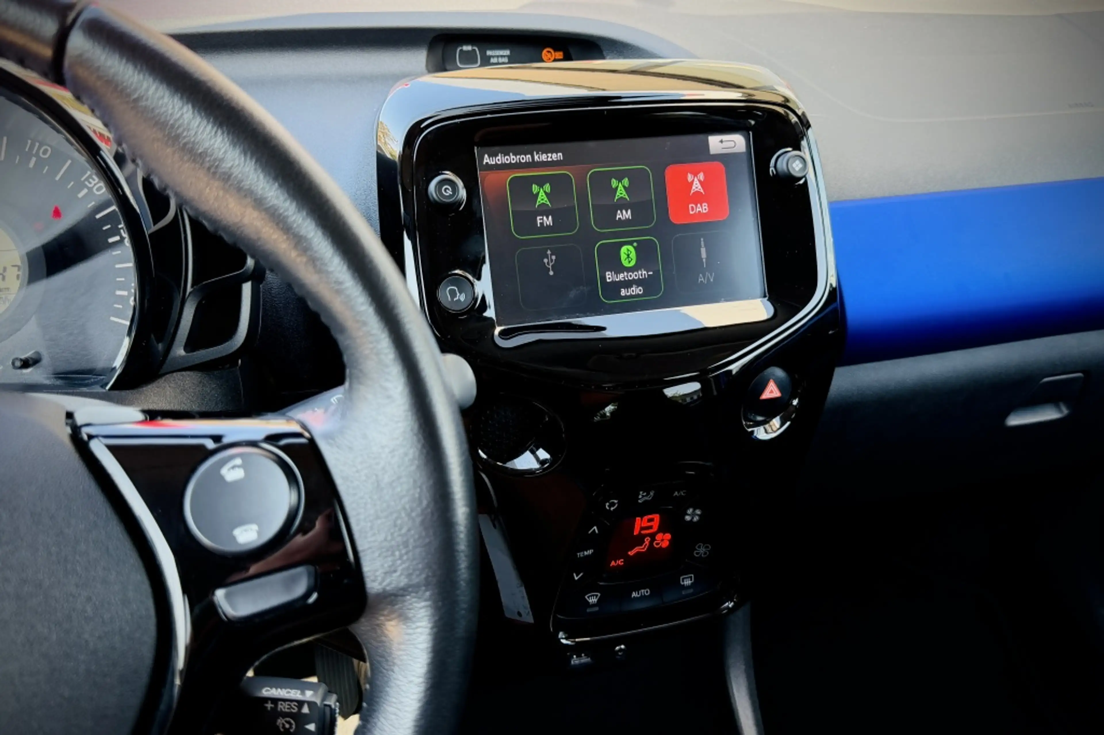 Citroen C1 1.0 VTi Shine | CAMERA | CARPLAY + ANDROID | CLIMA — photo 22