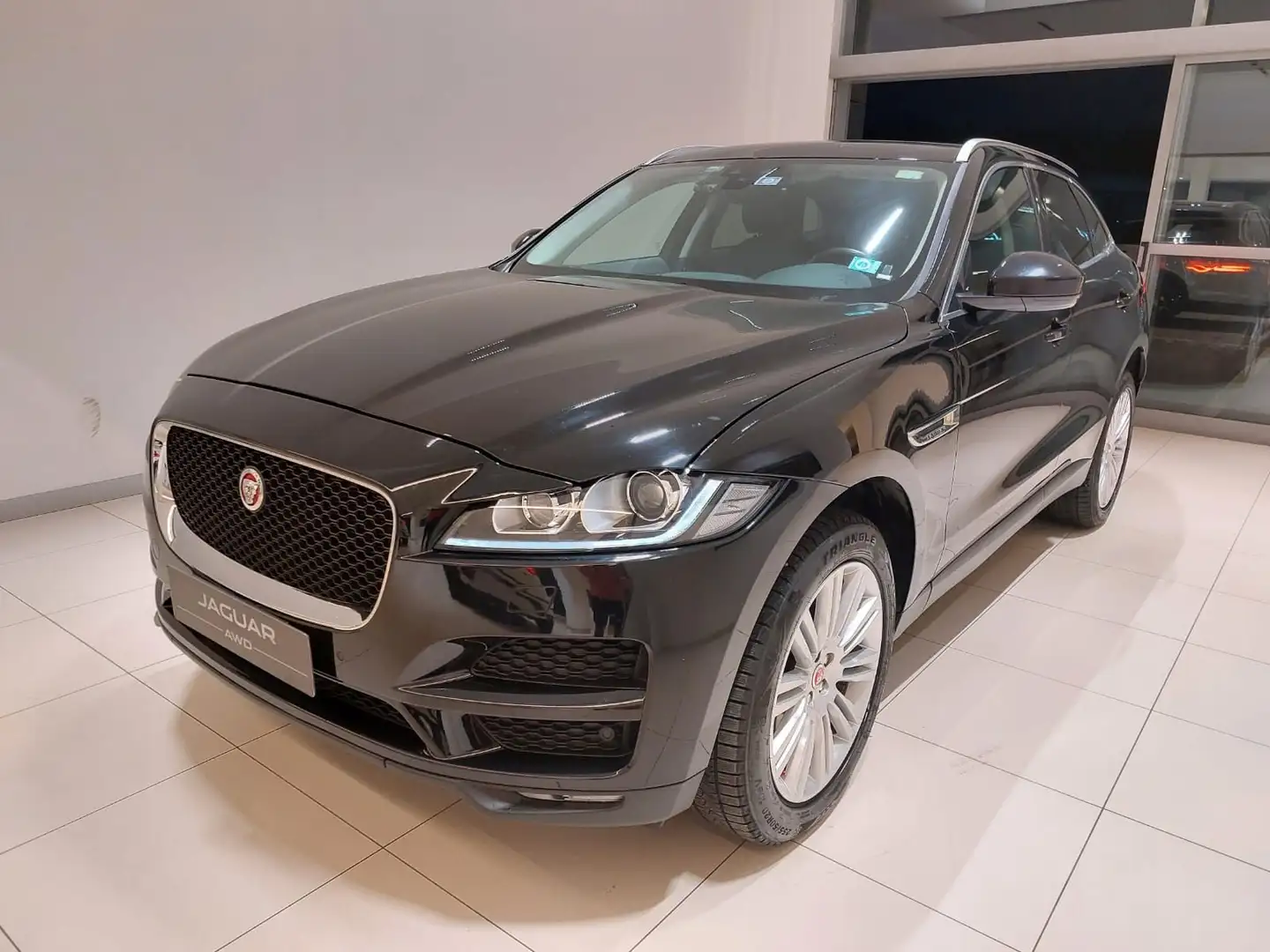 Jaguar F-Pace 2.0 D 180CV AWD  Prestige  APPROVED Noir - 1