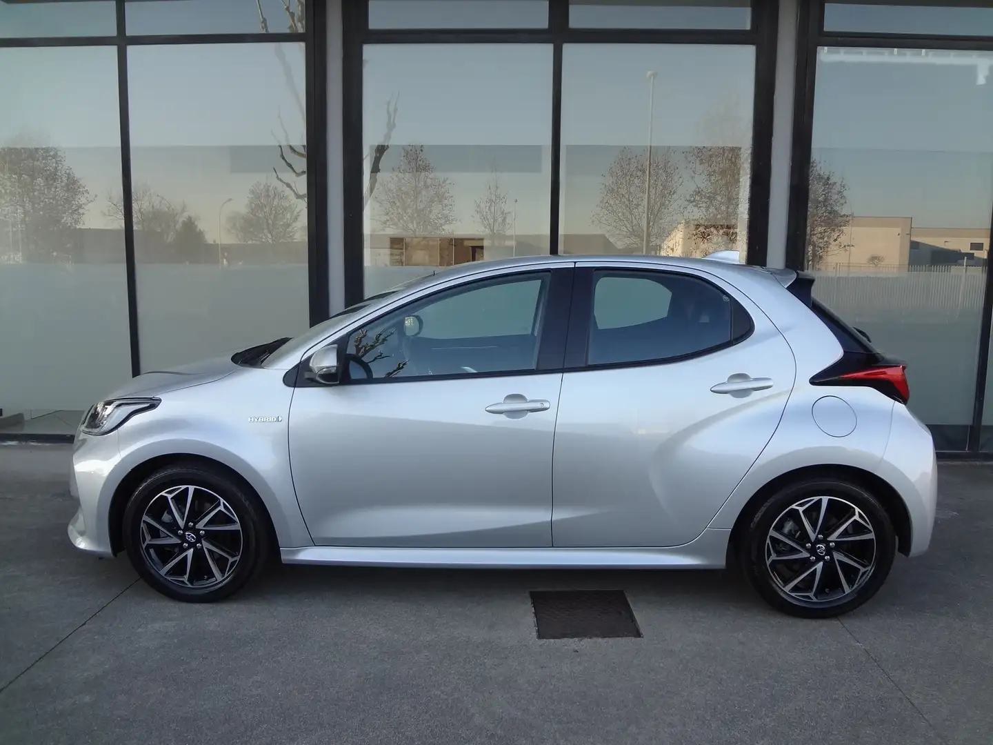 Toyota Yaris Yaris 1.5 Hybrid Trend Tagliandata Toyota Argento - 2