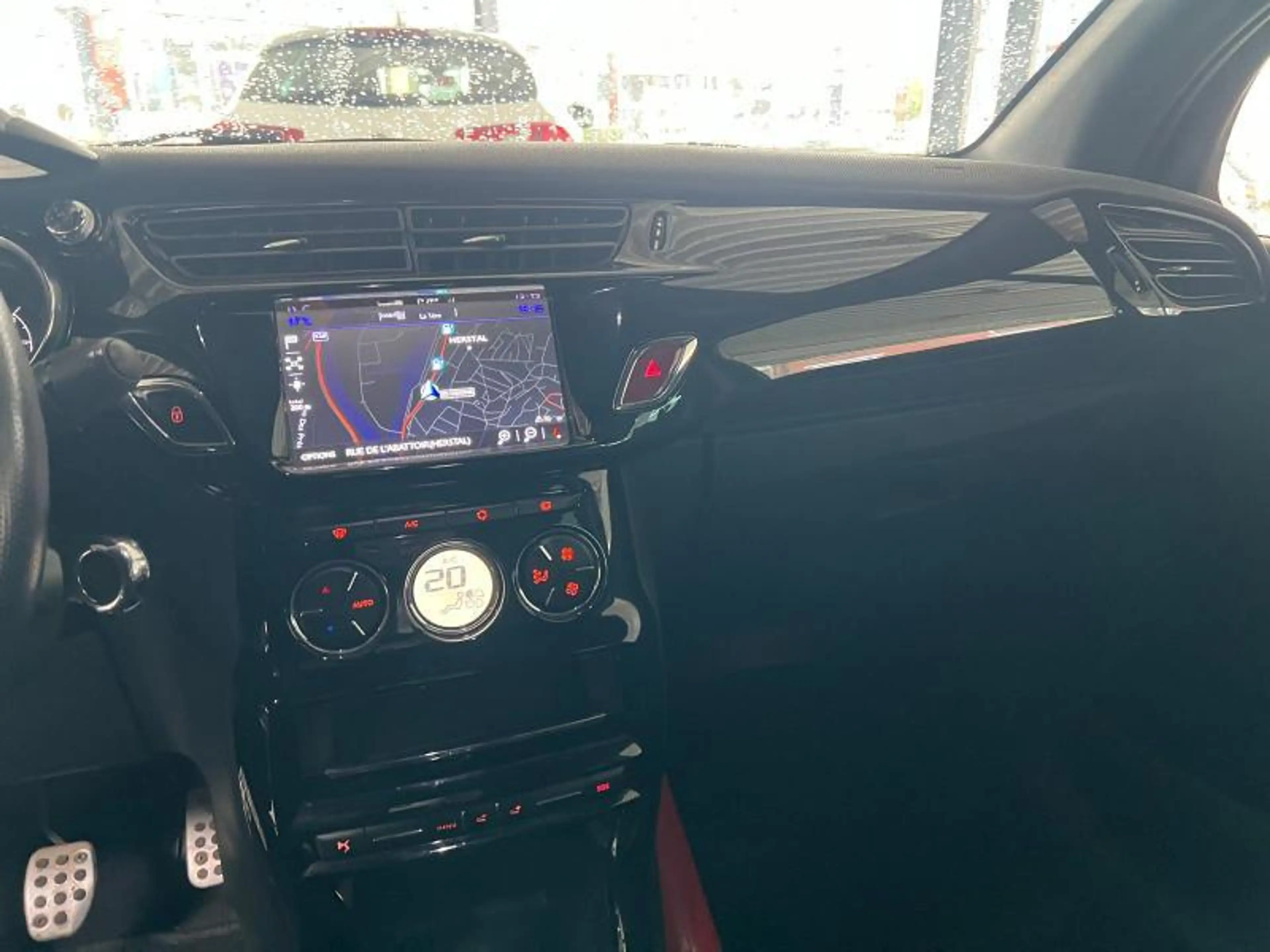 Citroen DS3 CABRIO — photo 11