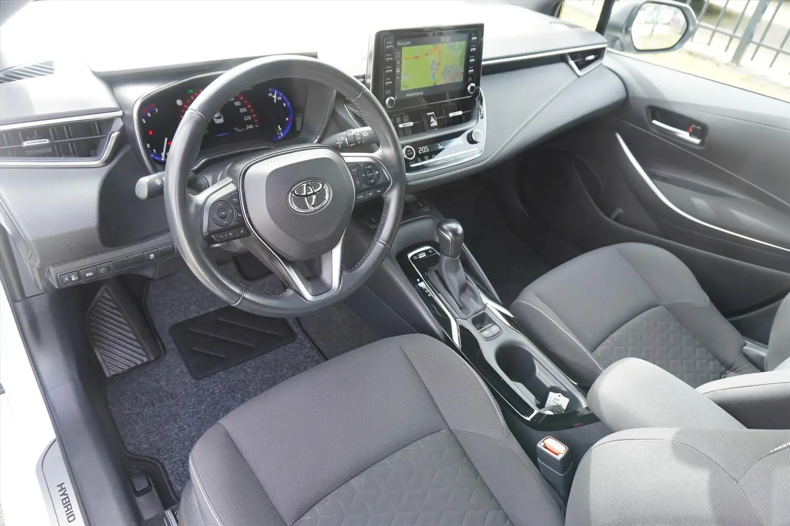 Toyota Corolla Touring Sports 1.8 Hybrid 122pk CVT Business Plus Weiß - 2