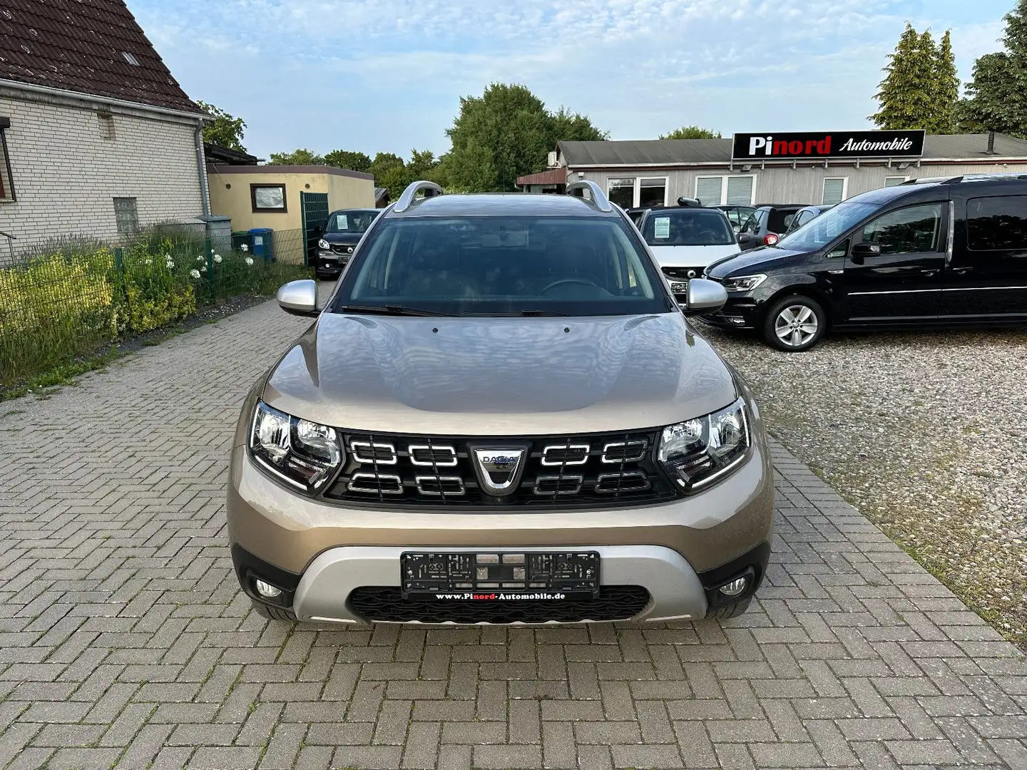 Dacia Duster II Adventure 4WD LED-NAVI-DAB-KAM-1.HAND Beige - 2