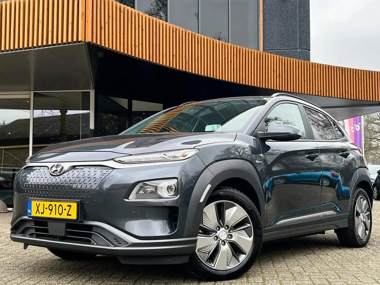 Hyundai KONA EV Premium 64 kWh/Subsidie mogelijk/ACC/Stoelventi Grau - 1