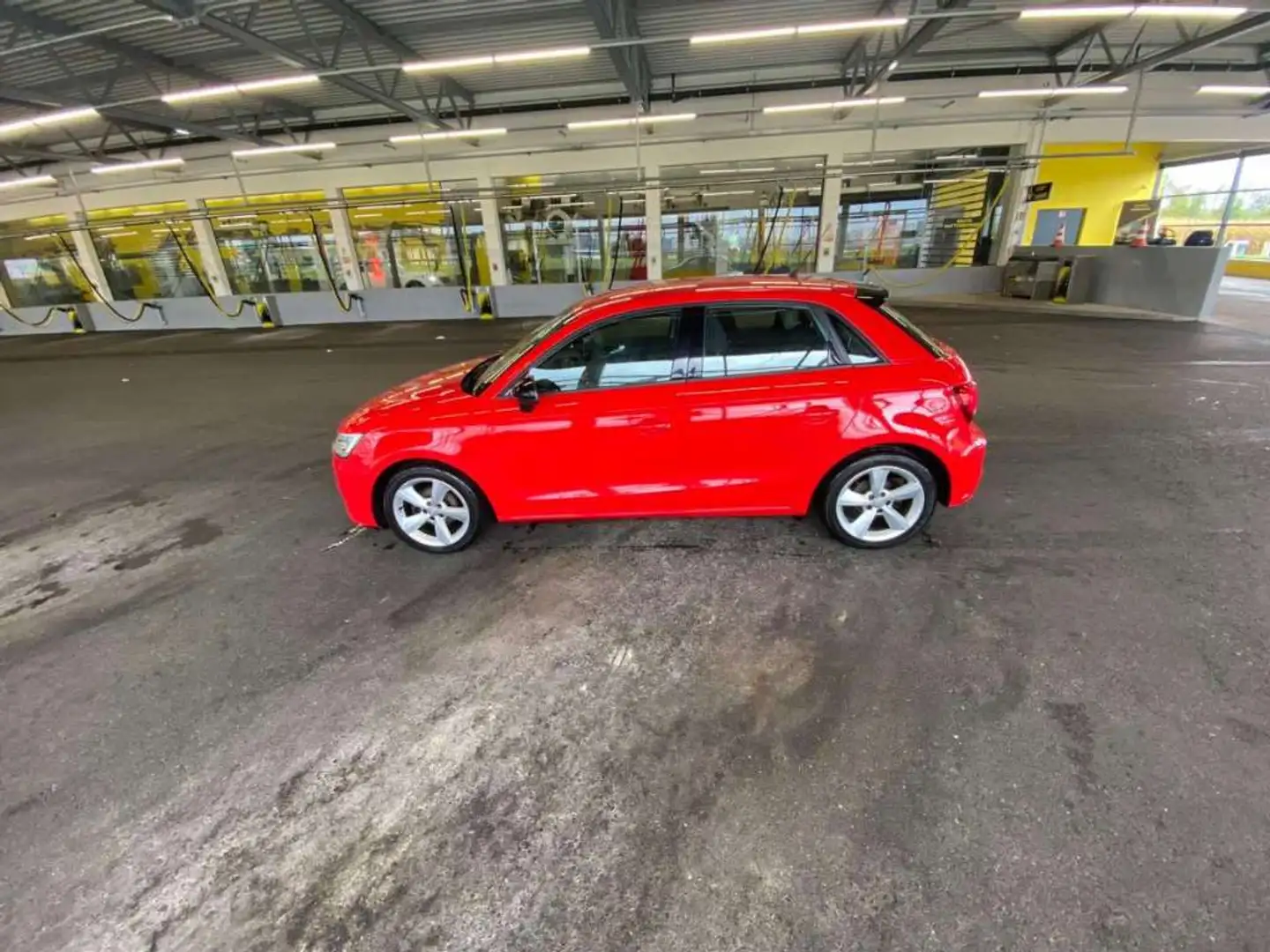 Audi A1 A1 SB 1,0 TFSI Sport Sport Rot - 2