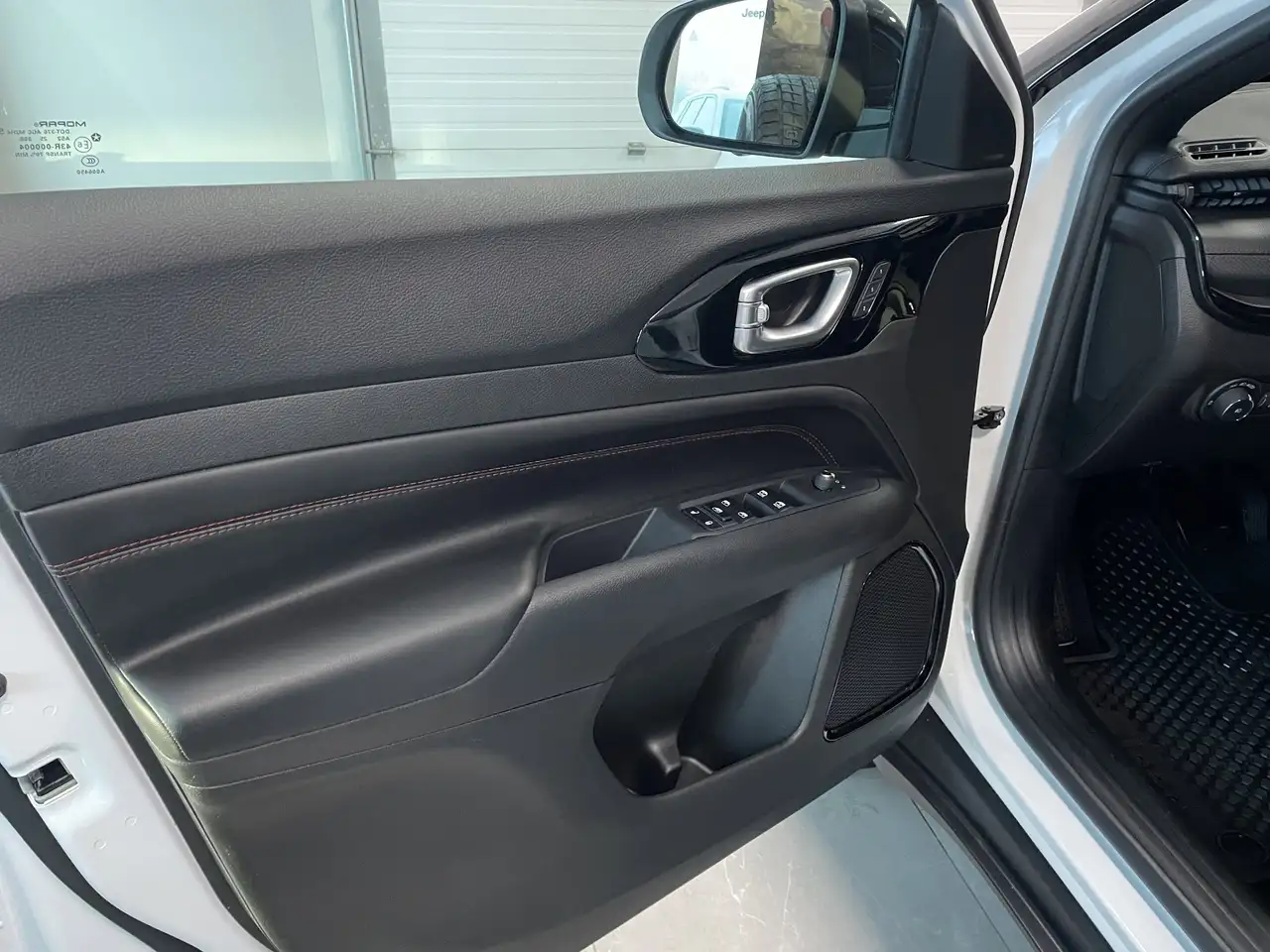 Jeep Compass photo Jeep Compass