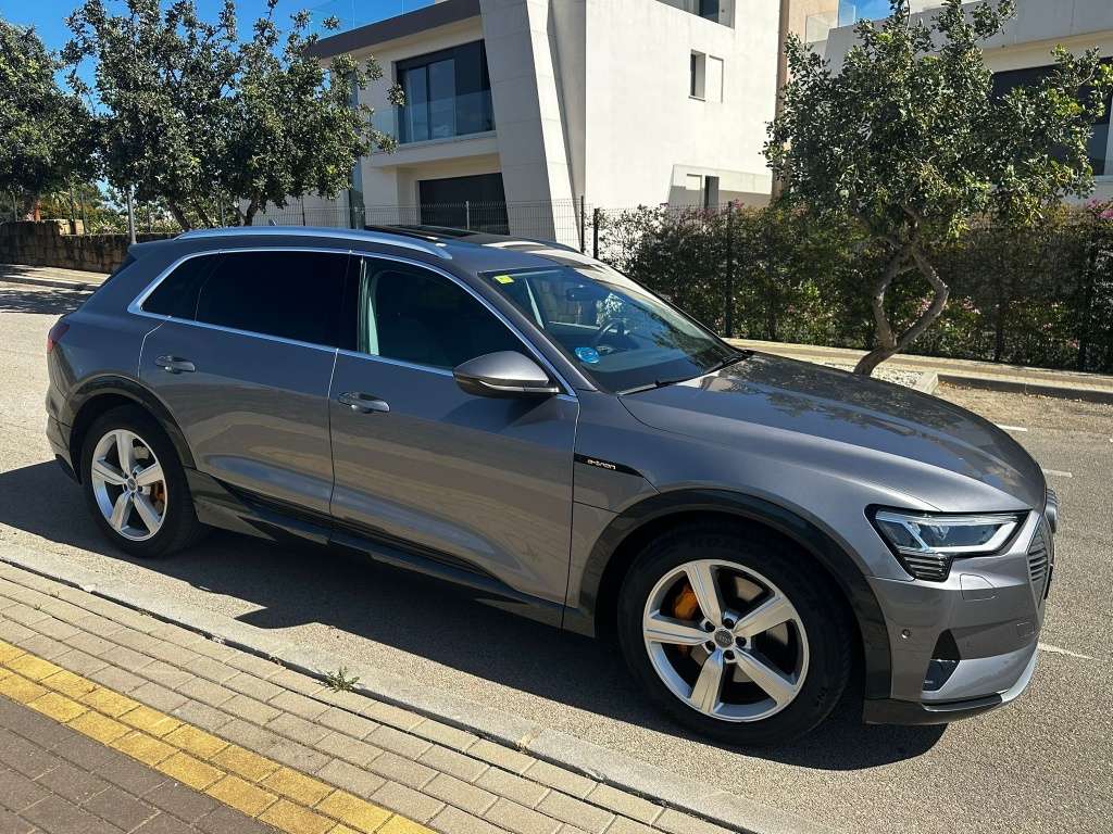 Audi e-tron 55 quattro Sport - foto 1