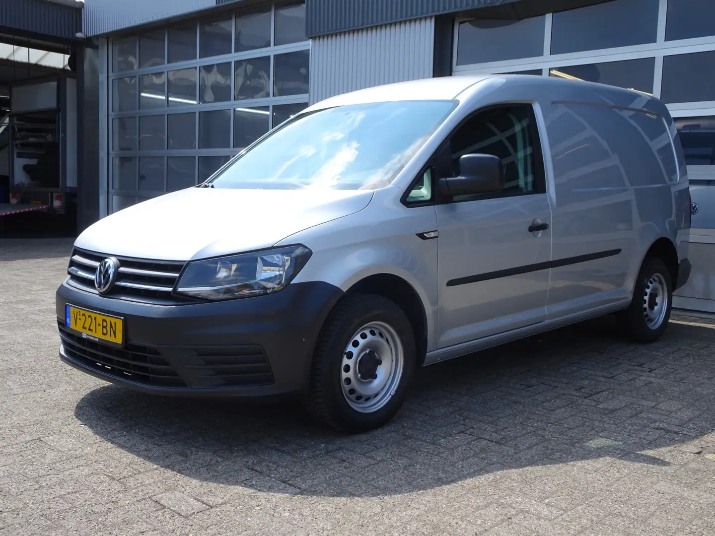 Volkswagen Caddy 2.0 TDI L2H1 BMT Maxi Trendline Airco Navigatie La Grijs - 2