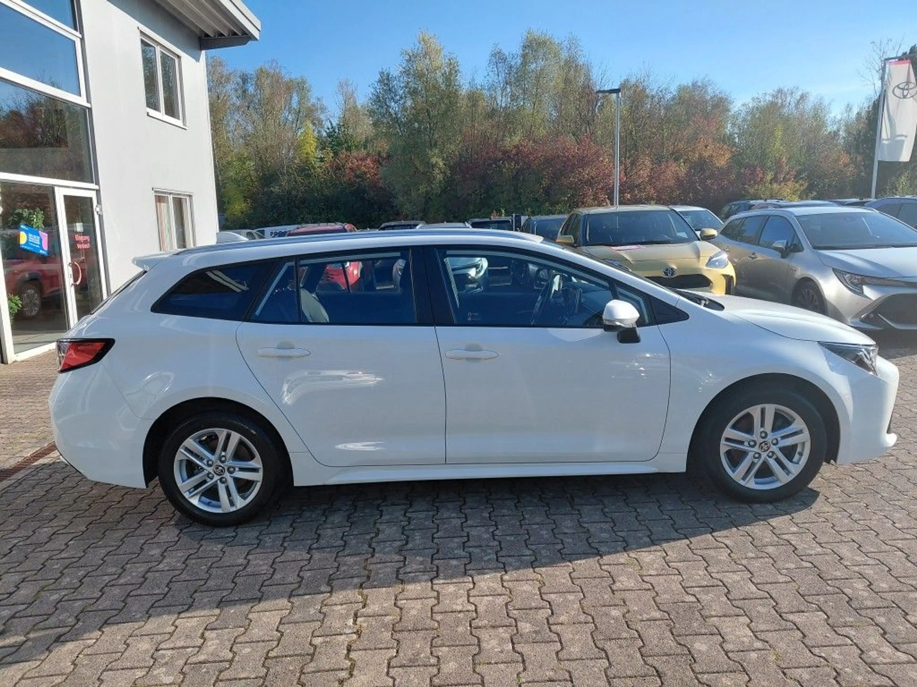 Toyota Corolla 1.8 Hybrid Touring Sports Comfort — photo 6
