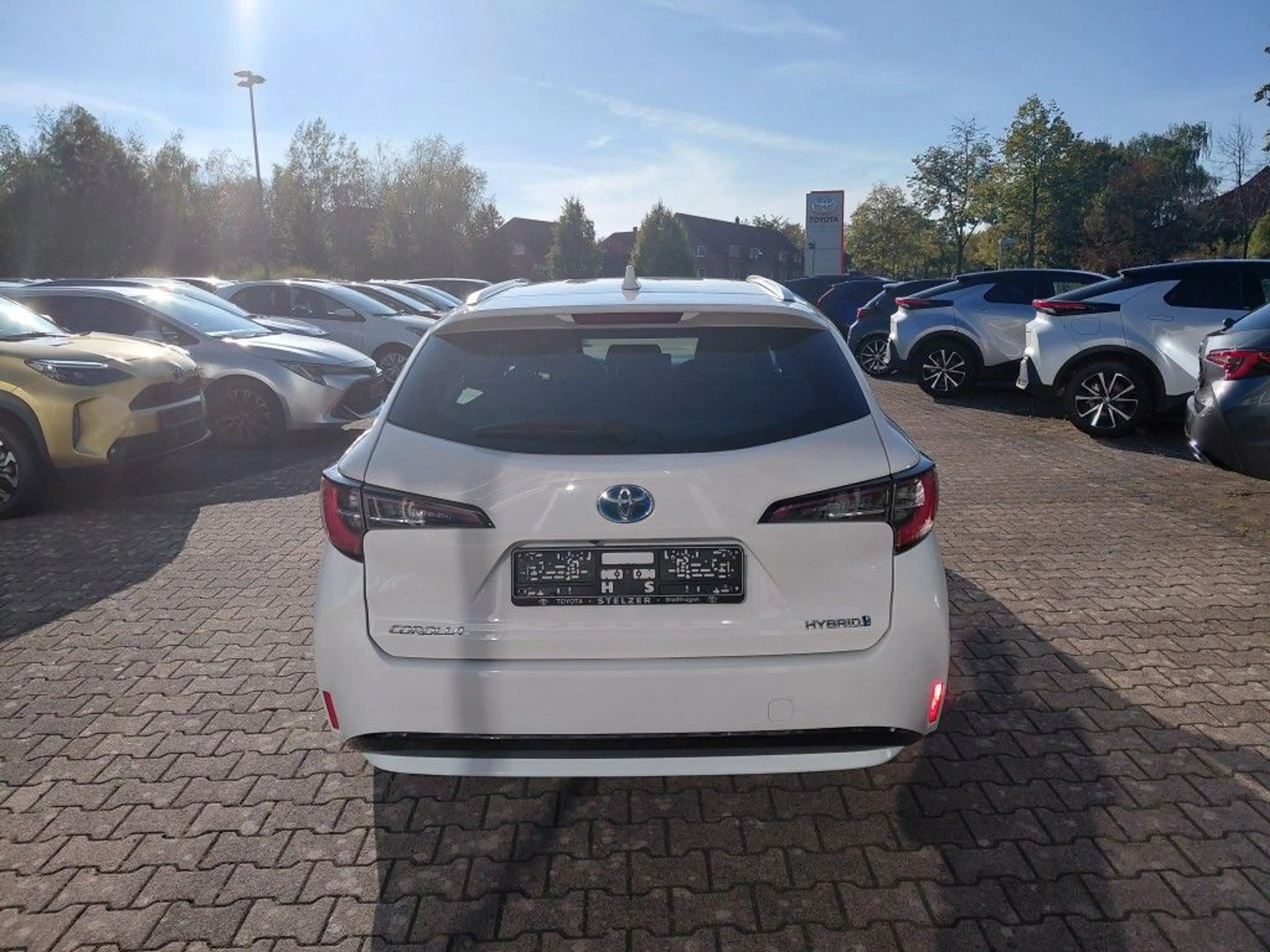 Toyota Corolla 1.8 Hybrid Touring Sports Comfort — photo 4