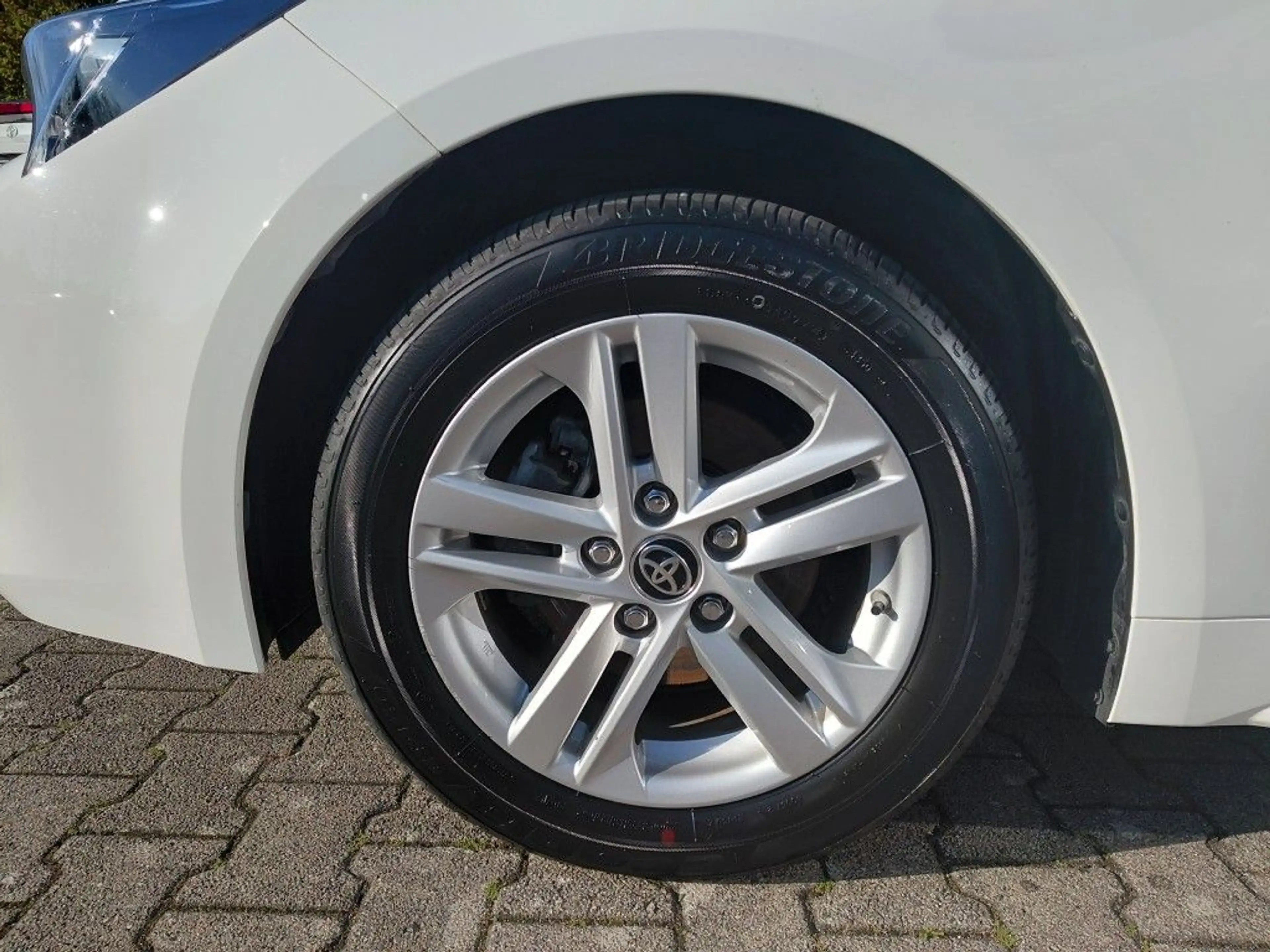 Toyota Corolla 1.8 Hybrid Touring Sports Comfort — photo 14