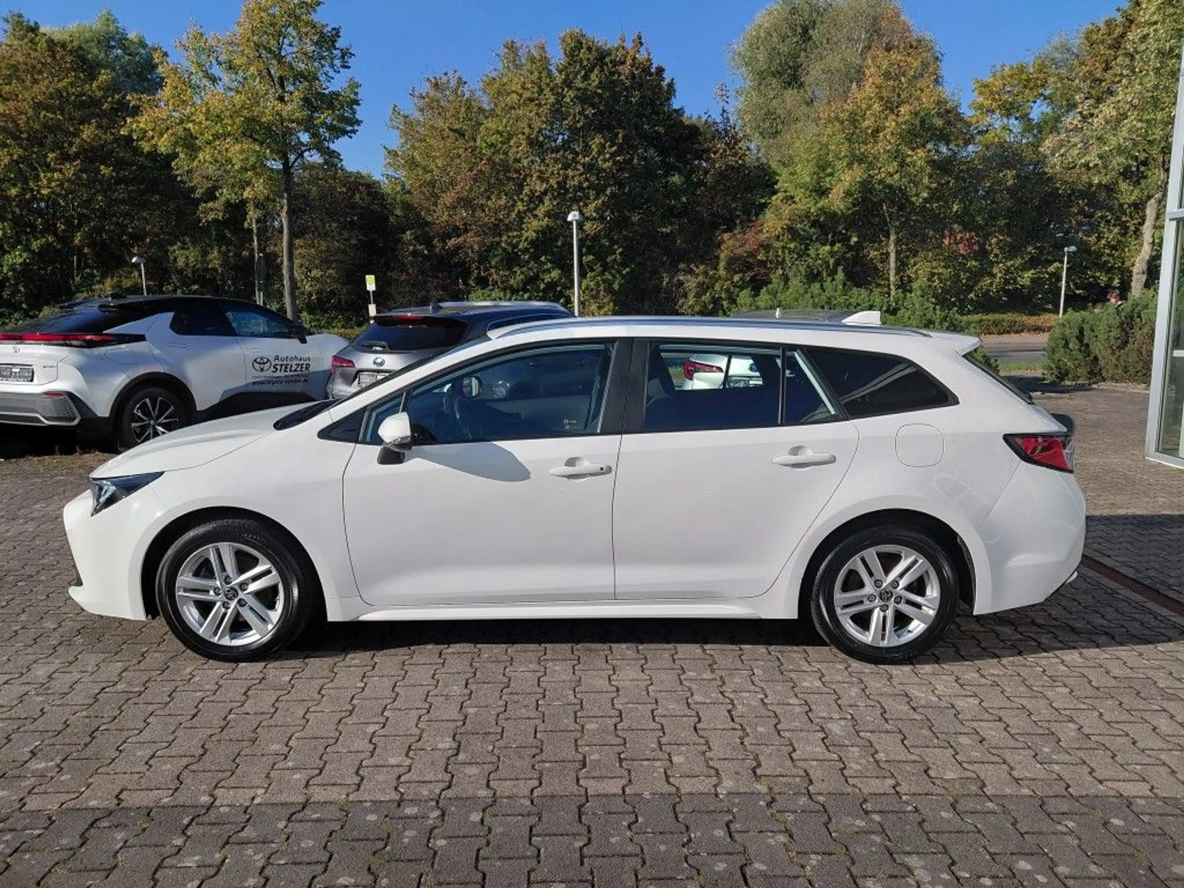 Toyota Corolla 1.8 Hybrid Touring Sports Comfort — photo 2