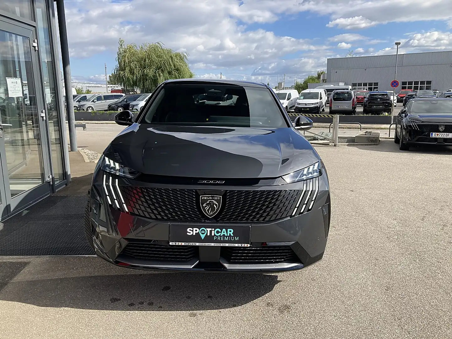 Peugeot 3008 Elektro GT 98kWh Grau - 2